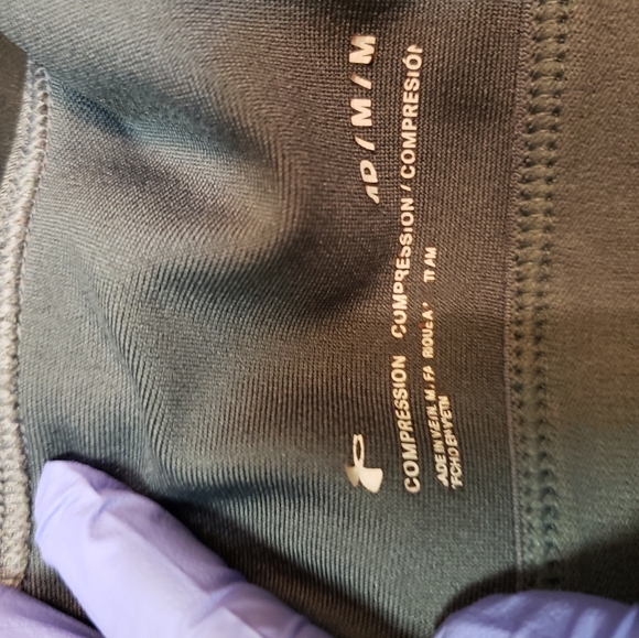 UNDER ARMOR COMPRESSION SPORTS BRA-CRISSCROSS STRAPS  IN BACK-MED-NWOT - Picture 4 of 5